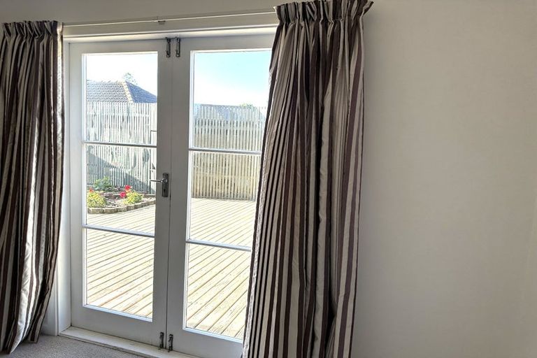Photo of property in 18 Saulbrey Grove, Woburn, Lower Hutt, 5010