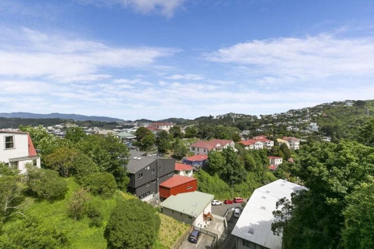 Photo of property in 5/93a Kelburn Parade, Kelburn, Wellington, 6012