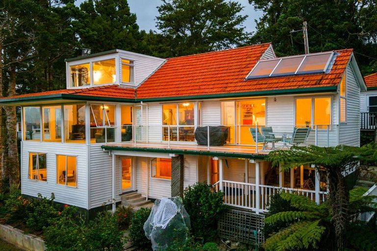 Photo of property in 42 Rangiwai Road, Titirangi, Auckland, 0604