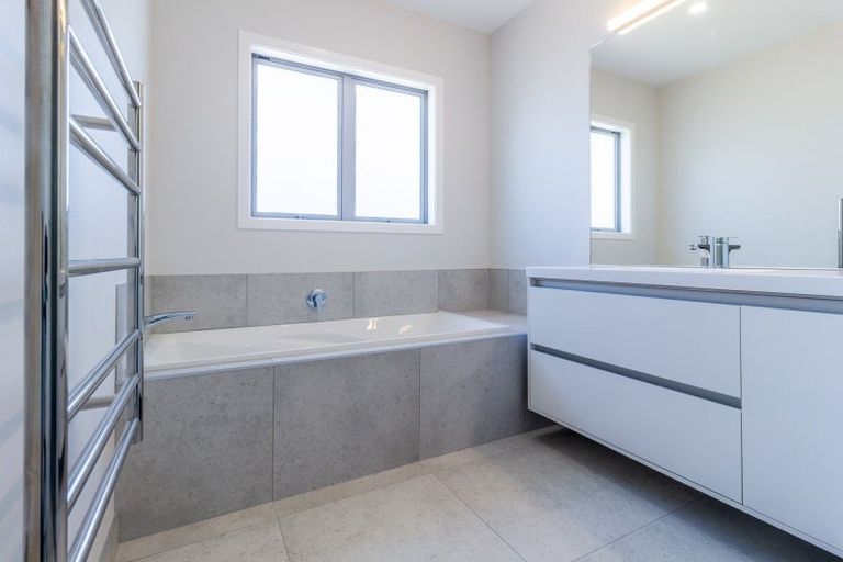 Photo of property in 21 Wai Whatu Street, Meeanee, Napier, 4110