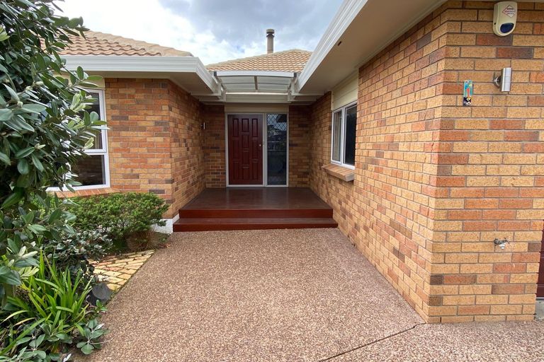 Photo of property in 1 Tuakura Way, The Gardens, Auckland, 2105