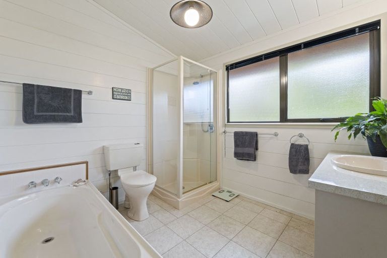 Photo of property in 6 Byron Place, Whalers Gate, New Plymouth, 4310