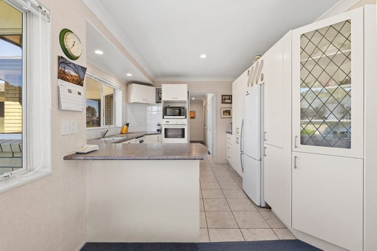Photo of property in 40 Settlers Grove, Orewa, 0931