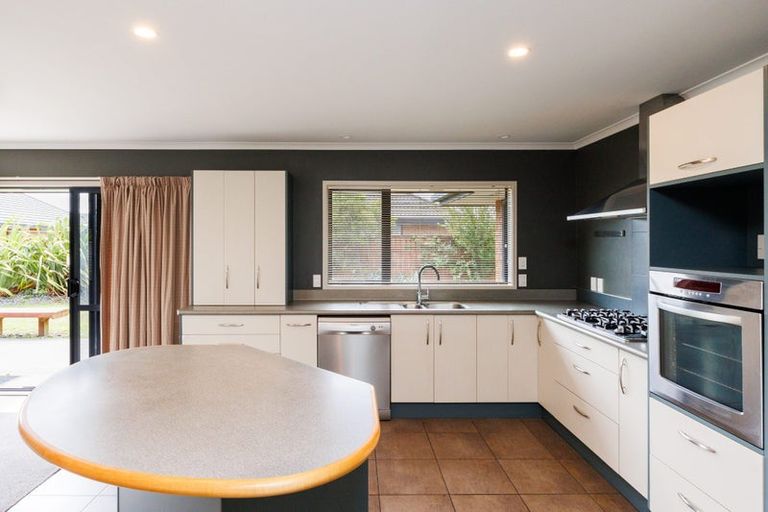 Photo of property in 12 Johnstone Drive, Fitzherbert, Palmerston North, 4410
