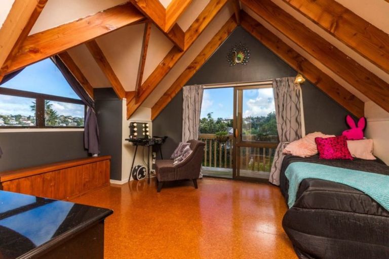 Photo of property in 14 Atlantis Place, Totara Vale, Auckland, 0629