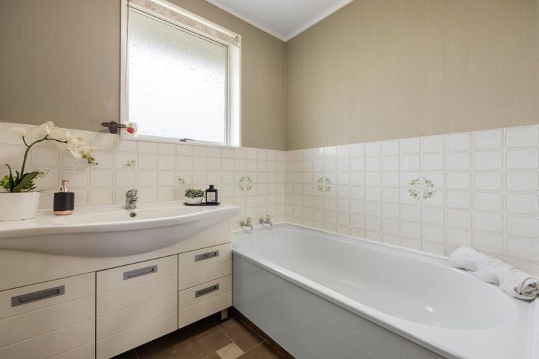 Photo of property in 4 Sandalwood Drive, Dinsdale, Hamilton, 3204