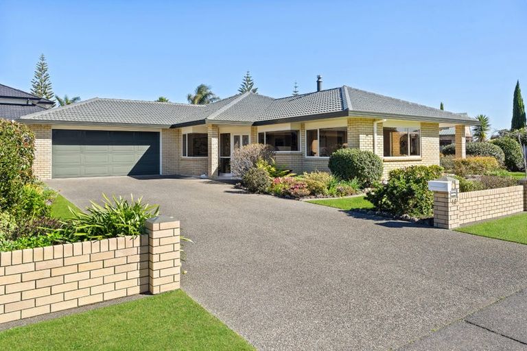 Photo of property in 40 Settlers Grove, Orewa, 0931