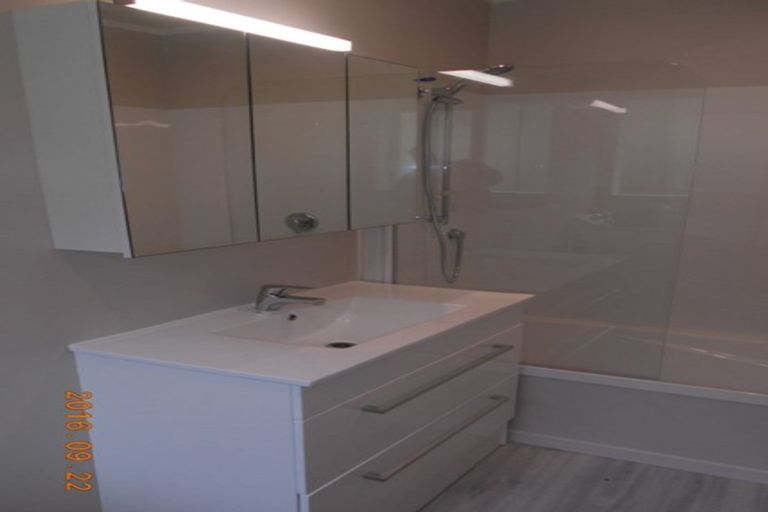 Photo of property in 13b Florio Terrace, Tawa, Wellington, 5028