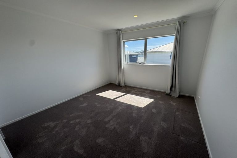 Photo of property in 20 Gilbert Hall Way, Swanson, Auckland, 0614