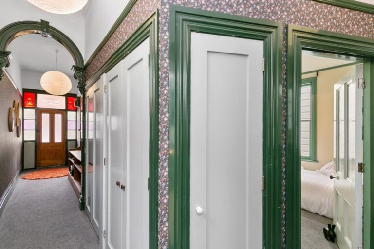 Photo of property in 10 Ranfurly Terrace, Mount Cook, Wellington, 6021