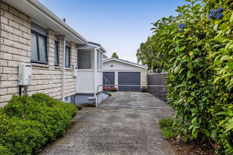 Photo of property in 8 Kowhai Street, Strandon, New Plymouth, 4312