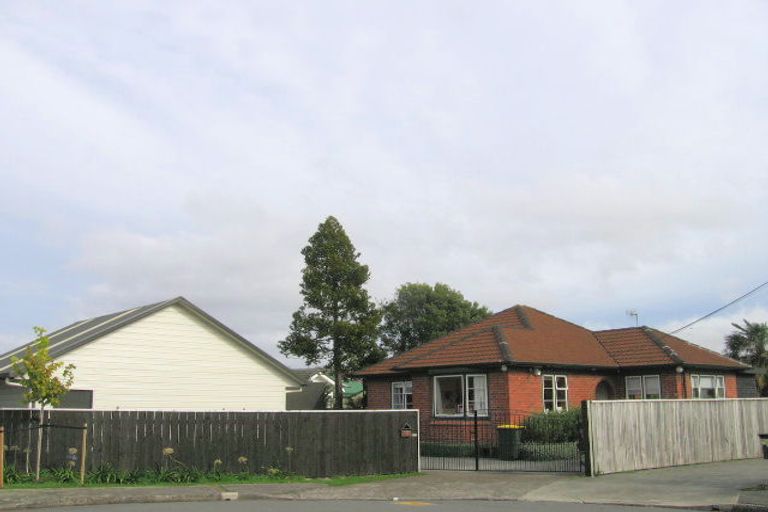 Photo of property in 10 Okura Grove, Boulcott, Lower Hutt, 5010