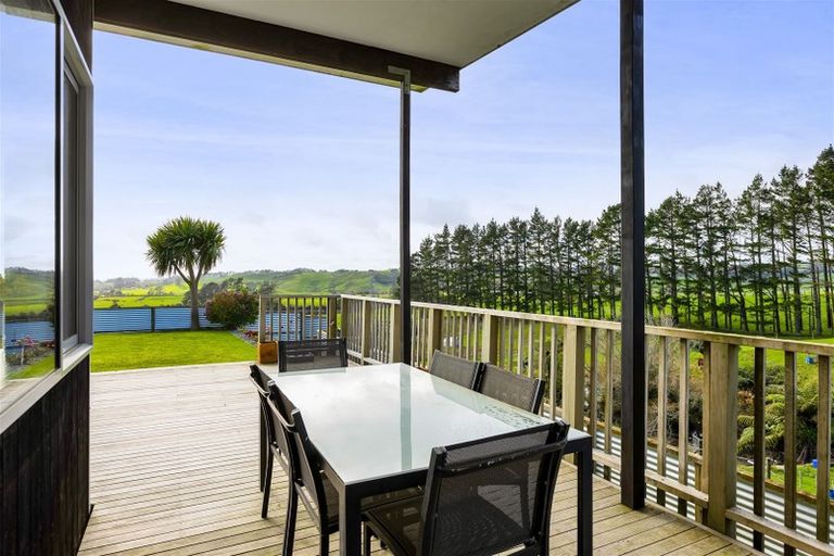 Photo of property in 81 Clearview Road, Lepperton, New Plymouth, 4373