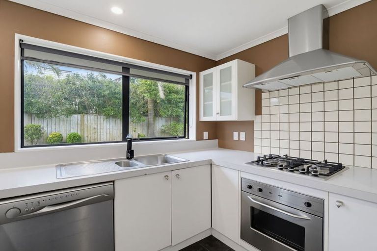 Photo of property in 72 Geneva Terrace, Kelvin Grove, Palmerston North, 4414