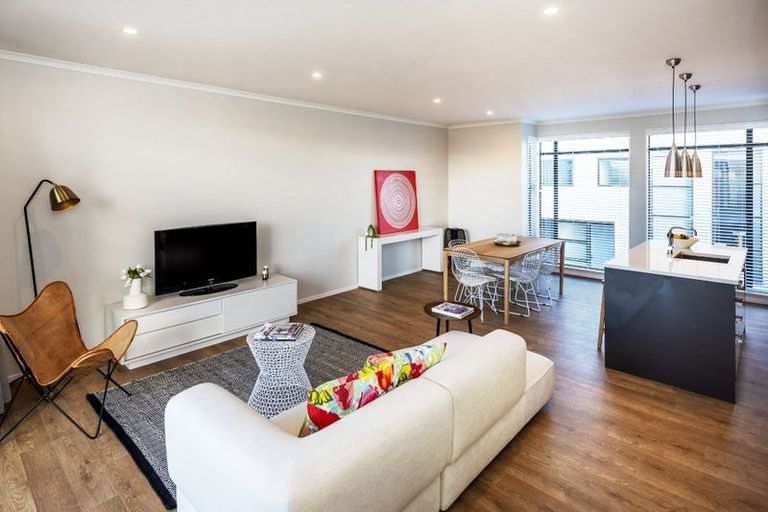 Photo of property in 87 Glidepath Road, Hobsonville, Auckland, 0616