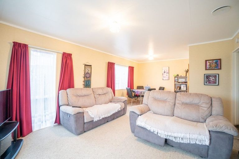Photo of property in 25a Rosedale Crescent, Cloverlea, Palmerston North, 4412
