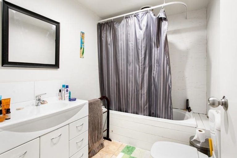 Photo of property in 8a Captain Scott Road, Glen Eden, Auckland, 0602