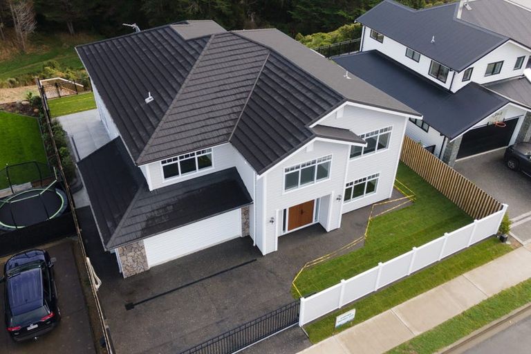 Photo of property in 28 Farnworth Terrace, Churton Park, Wellington, 6037