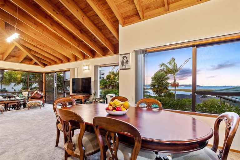 Photo of property in 1/181 Luckens Road, West Harbour, Auckland, 0618