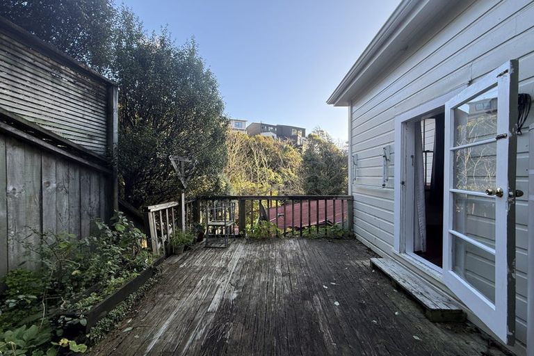 Photo of property in 143 Wadestown Road, Wadestown, Wellington, 6012