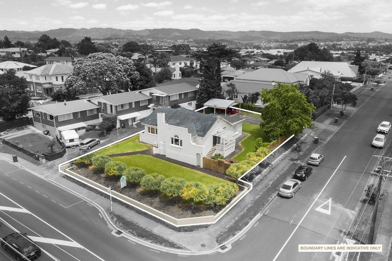 Photo of property in 40 Te Atatu Road, Te Atatu South, Auckland, 0610