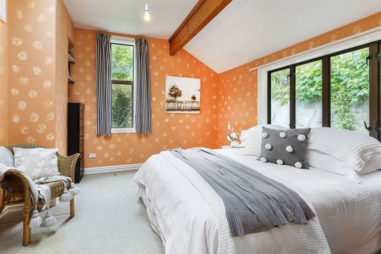 Photo of property in 50 Garden Road, Northland, Wellington, 6012