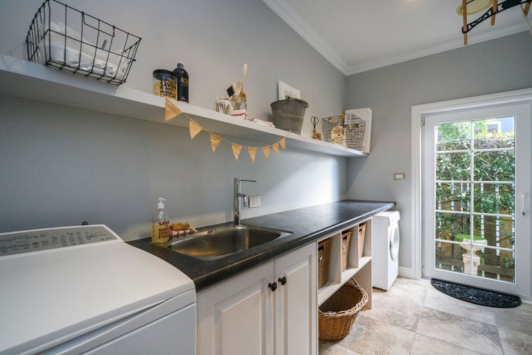 Photo of property in 6 Carlton Avenue, Palmerston North, 4414