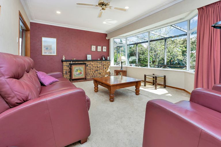 Photo of property in 1 Rowan Terrace, Te Atatu South, Auckland, 0610