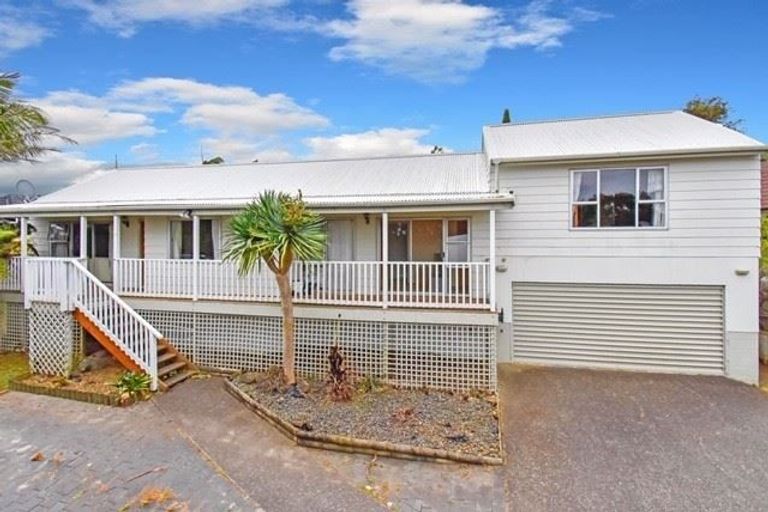 Photo of property in 4 Tadley Court, Goodwood Heights, Auckland, 2105