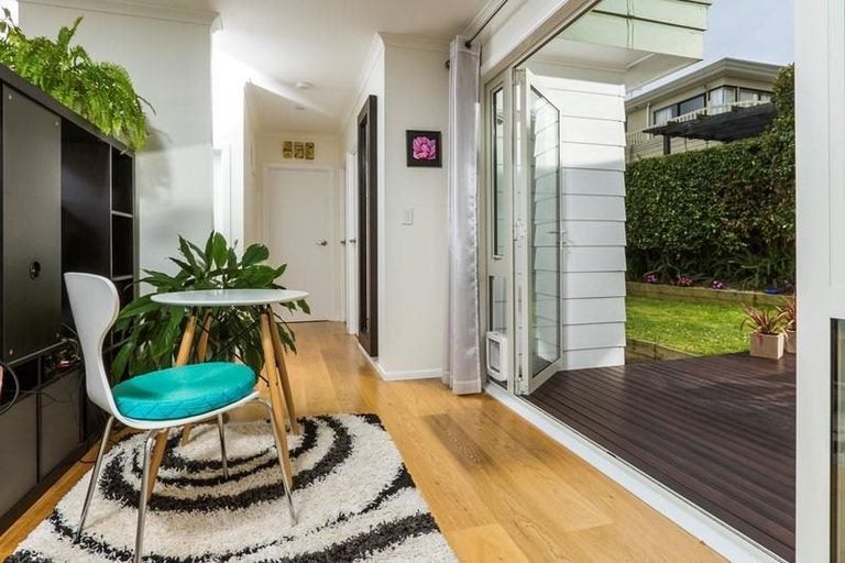 Photo of property in 2/25 Heathcote Road, Castor Bay, Auckland, 0620