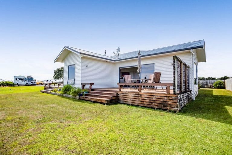 Photo of property in 630 South Road, Omata, New Plymouth, 4374