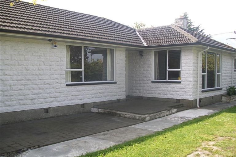 Photo of property in 35 Greendale Avenue, Avonhead, Christchurch, 8042