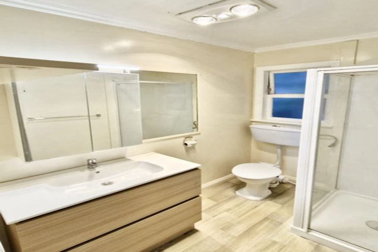 Photo of property in 50 Randwick Road, Northland, Wellington, 6012