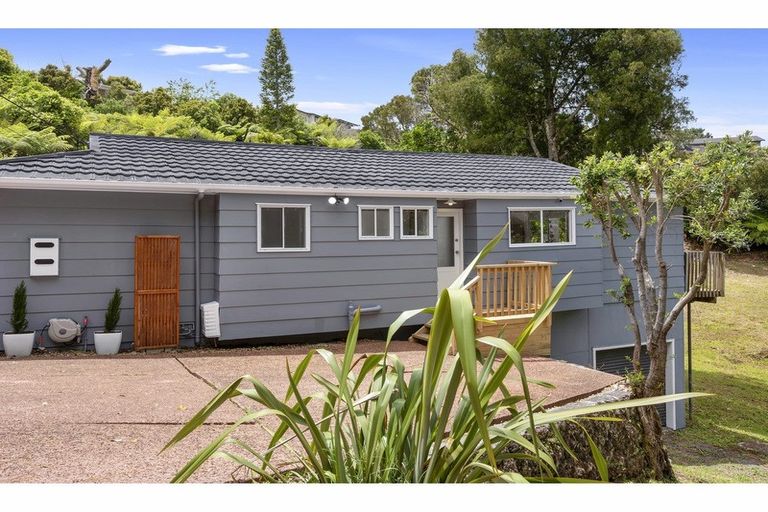 Photo of property in 8 Limmer Place, Browns Bay, Auckland, 0632