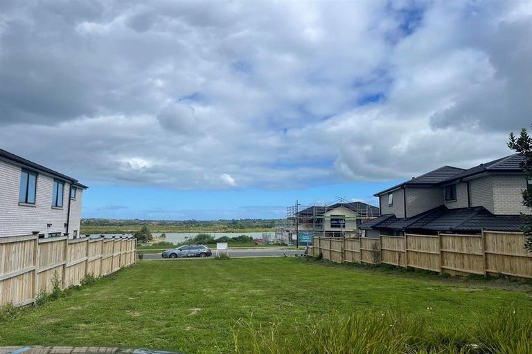 Photo of property in 7 Emerald Avenue, Rosehill, Papakura, 2113