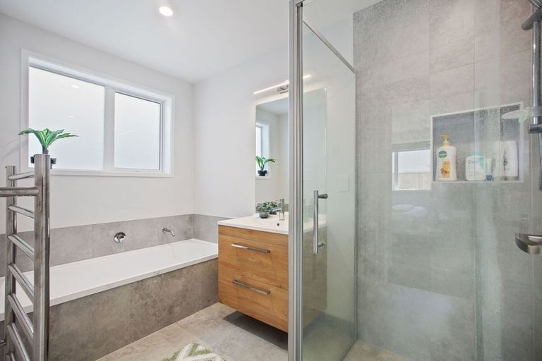 Photo of property in 9 Whata Street, Clarks Beach, 2122