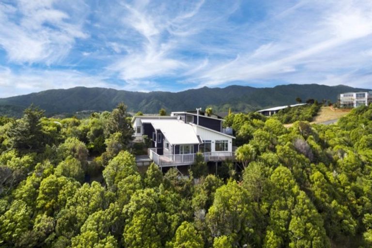 Photo of property in 83 Mount Marua Way, Timberlea, Upper Hutt, 5018