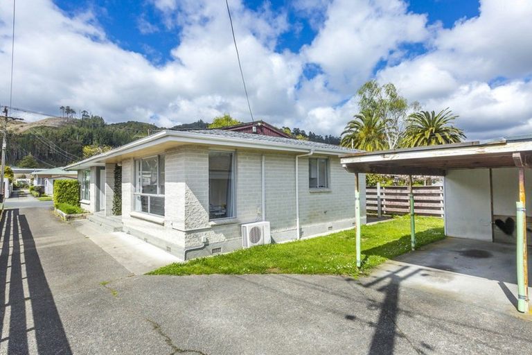 Photo of property in 2/12 Wilford Street, Wallaceville, Upper Hutt, 5018