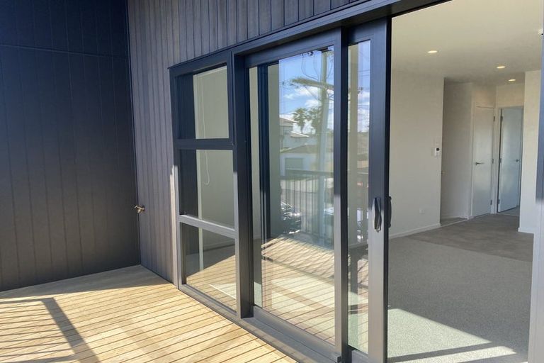 Photo of property in 3/43 Yeovil Road, Te Atatu Peninsula, Auckland, 0610