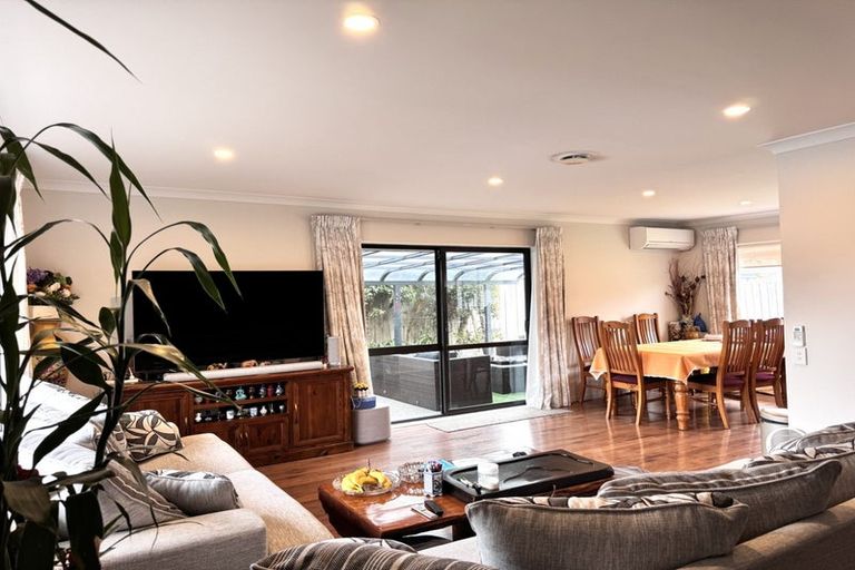 Photo of property in 6 Old Park Place, Takanini, 2112