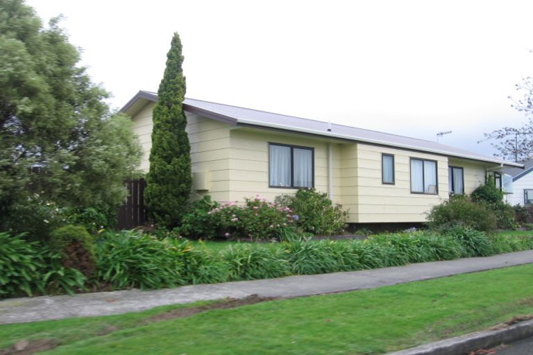 Photo of property in 73 Hillcrest Drive, Kelvin Grove, Palmerston North, 4414