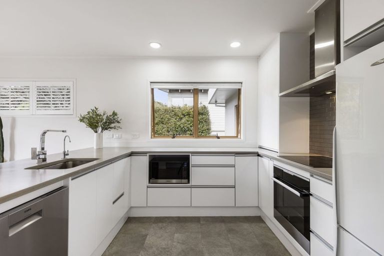 Photo of property in 127 Mellons Bay Road, Mellons Bay, Auckland, 2014