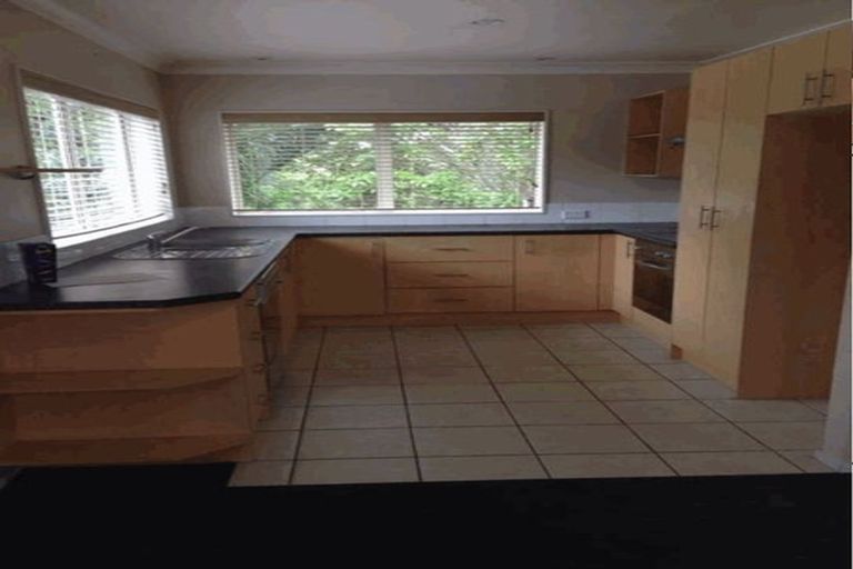 Photo of property in 2/390 Glenfield Road, Glenfield, Auckland, 0629