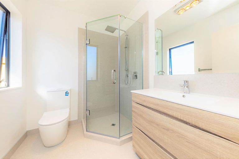 Photo of property in 21 Tuuhura Road, Pukekohe, 2120