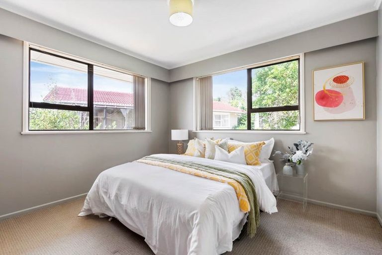 Photo of property in 21 La Trobe Street, Pakuranga Heights, Auckland, 2010