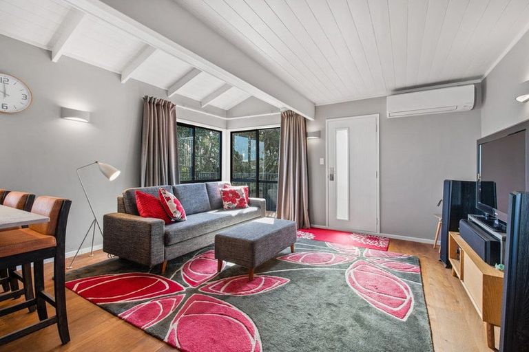 Photo of property in 76 Torkar Road, Clarks Beach, 2122