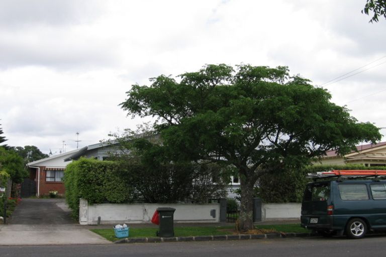 Photo of property in 10a Walmer Road, Point Chevalier, Auckland, 1022