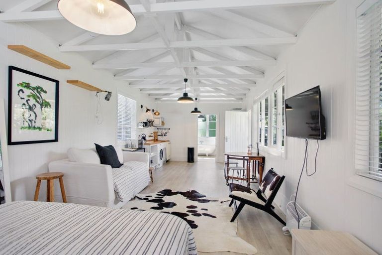 Photo of property in 6 Beresford Street, Russell, 0202