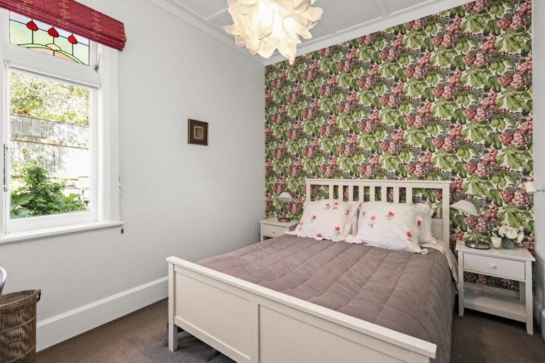 Photo of property in 21 Cameron Road, Bluff Hill, Napier, 4110