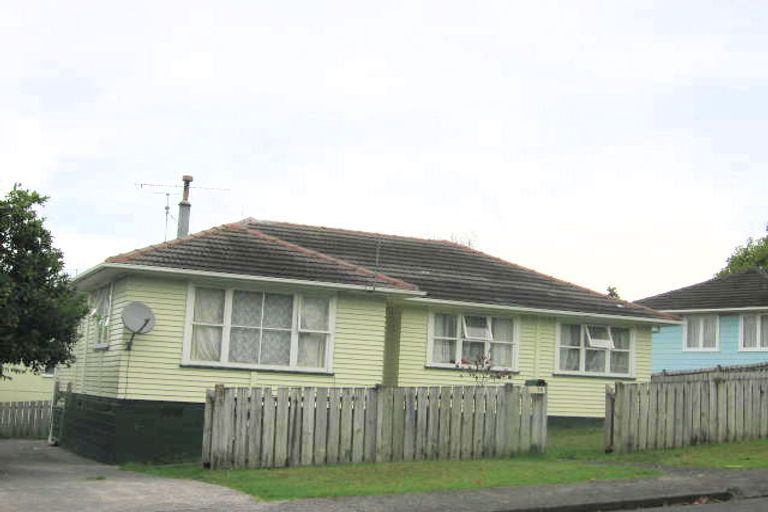 Photo of property in 16 Nandana Drive, Glen Eden, Auckland, 0602